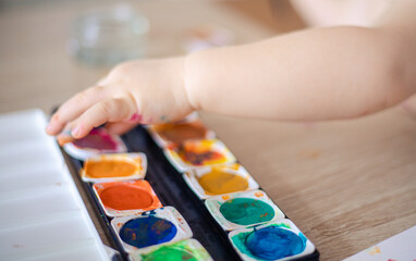 Kreativ mit Kindern - der Malkasten der Farben