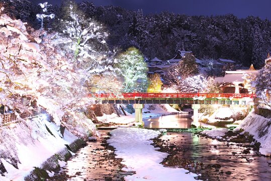 冬の飛騨高山・中橋のライトアップ