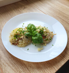 That plate with rice, basil and vegetables