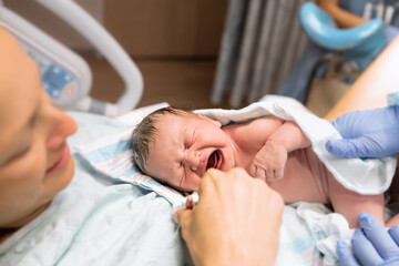Obraz na płótnie Canvas New born baby moments after birth