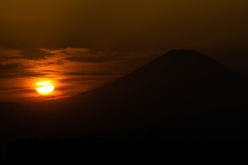 Fototapeta na wymiar 富士にかかる夕陽