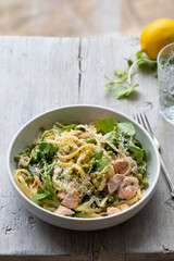 Linguine pasta with salmon, watercress and green peas