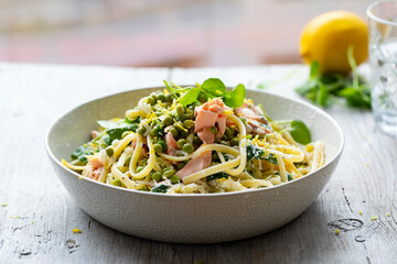 Linguine pasta with salmon, watercress and green peas