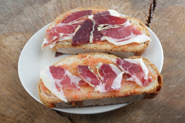 serrano ham with tomato bread