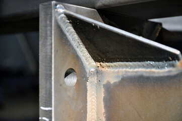 Element of a part of a welded structure, an arc welded seam, technological holes.