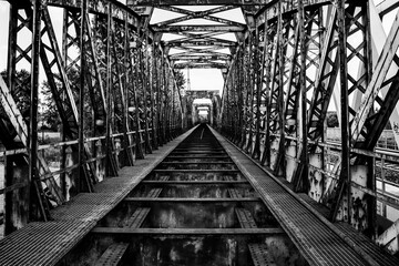 żelazny most kolejowy 
