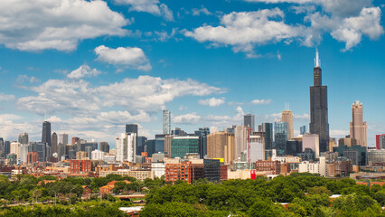 Fototapeta na wymiar Chicago summer city skyline with clouds in sky