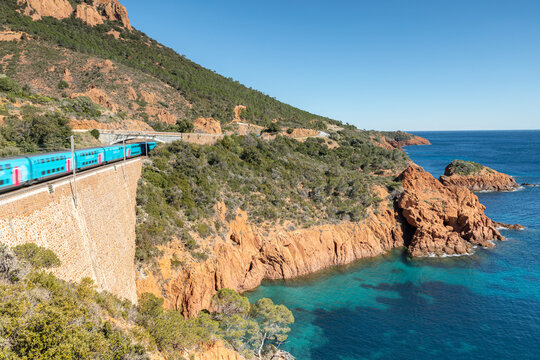 Promenade en train le long du Massif de l'Esterel