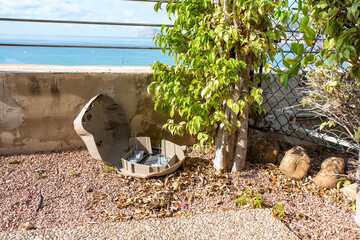 Rat trap with poison, for extermination, box simulating a stone.