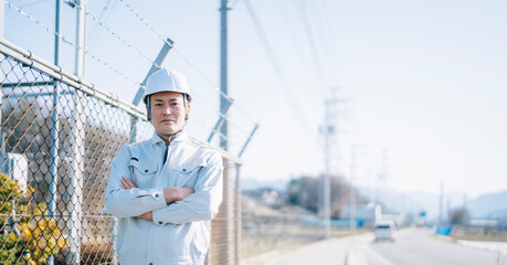電気工事士・電力会社・作業着を着た男性
