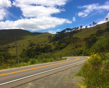 estrada nas montanhas