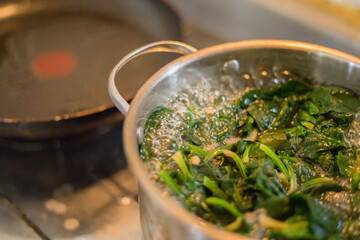 parboil spinach  