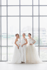 Naklejka premium Group of beautiful Asian brides stand and poses..