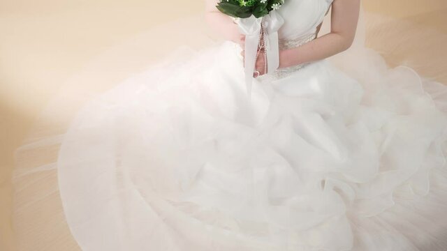 ウェディングドレスの女性　ブライダル　花嫁