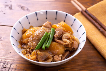 豚肉の肉じゃが