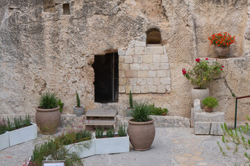 Fototapeta na wymiar The Jesus Christ tomb in the Tomb Garden. Entrance to the Garden Tomb in Jerusalem, Israel.