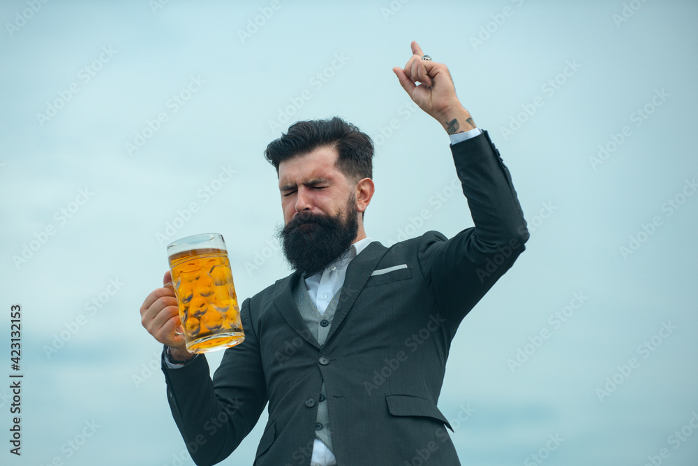 Wall mural retro man with a beer. traditional beer. retro vintage man with beer.