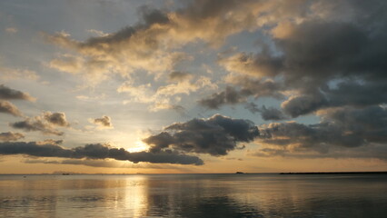 Fototapeta na wymiar Sunset time above the ocean 