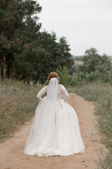 Fototapeta na wymiar the bride in the woods