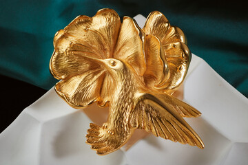 Vintage golden hummingbird ornament from the eighties,hummingbird belt buckle