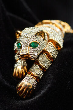 Vintage Rhinestone Leopard Shoulder Brooch Pin From The 80s