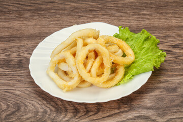 Roasted squid rings with salad