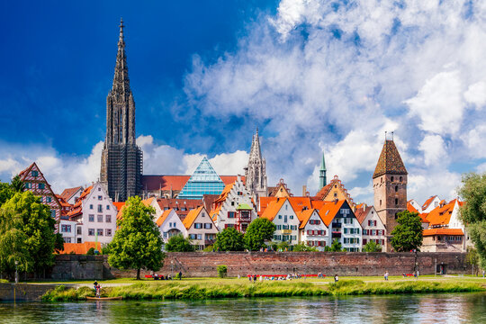Ulmer Stadtansicht mit dem M&uuml;nster, der Altstadt und der Stadtmauer