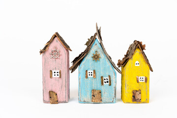 bunte selbst gemachte Holzhäuser