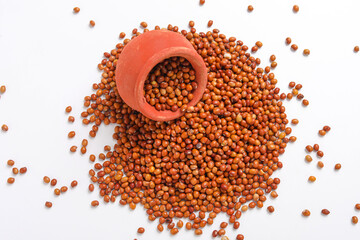 Pigeon pea in bowl on white background