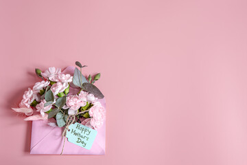 Open envelope with floral arrangement and wish for a happy mothers day.