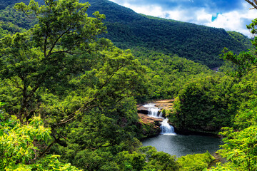 沖縄県・竹富町 西表島 夏のマリュドゥの滝の風景