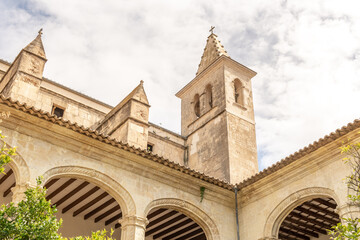 Fototapeta na wymiar Interior of the Cloister and tower of Sant Vicenç Ferrer church