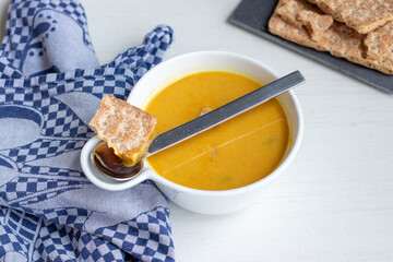 Yellow lentil soup with crackers 