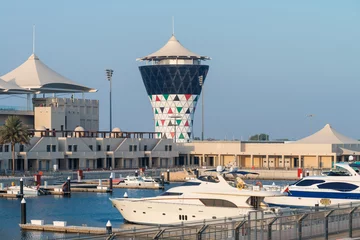 Selbstklebende Fototapete Abu Dhabi Yas Marina in Abu Dhabi