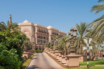 Fototapeta na wymiar Emirates Palace Hotel in Abu Dhabi