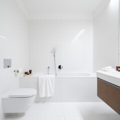 Fototapeta na wymiar Spacious and simple bathroom with bathtub
