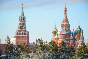 Fototapeta na wymiar MOSCOW, RUSSIA - January 17, 2021: Winter view to Saint Basil's Cathedral and Kremlin from Zaryadye Park