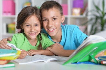 Obraz premium Brother and sister doing homework together