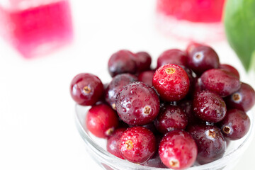 The cranberry, source of vitamin C. The wonderful properties of cranberry juice