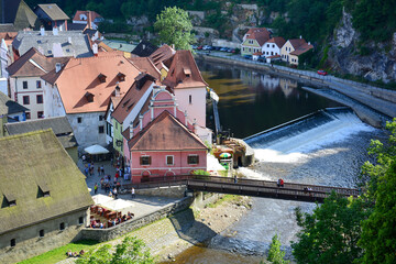 Cesky Krumlov an der Moldau in Südböhmen Tschechien, Panoramablick auf die Stadt im Sommer bei...