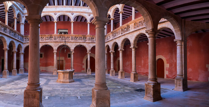 Patio, The Royal Colleges, Tortosa Town, Terres de l'Ebre, Tarragona, Catalunya, Spain