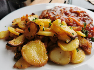 hamburger with fried potatoes,german style