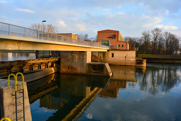 Laufwasserkraftwerk Main in Schweinfurt E-Werk, Schleuse, Wehr, Staustufe, Franken, Bayern,...