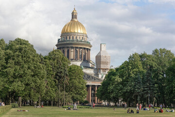 Citizens have a rest in the Alexander Garden in St. Petersburg