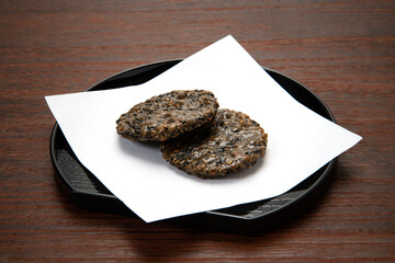 和菓子の黒胡麻せんべい
