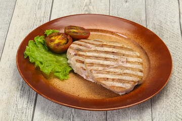Grilled tuna steak with kumato