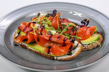 Bruschetta with salmon and avocado