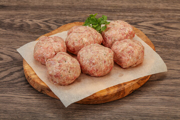 Raw turkey meatball for cooking