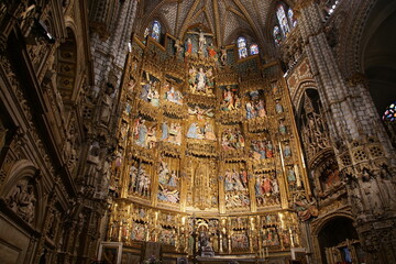 Interior of Primate Cathedral of Saint Mary of Toledo. Baroque altarpiece called El Transparente - obrazy, fototapety, plakaty