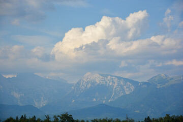 Blick auf Karawanken Alpen aus Italien nach Österreich